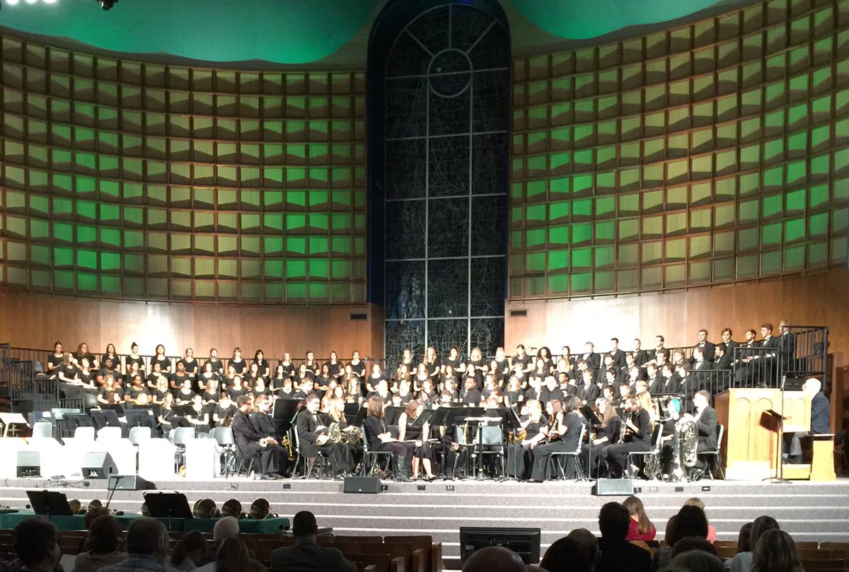 davidwwhitlock's tweet photo. After a wonderful Harvest Banquet honoring distinguished alumni, the OBU Fine Arts Showcase was held in Raley. #OBUhoco https://t.co/letigWFIn8