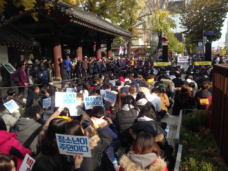 탑골공원에 청소년들 출현 | 인스티즈