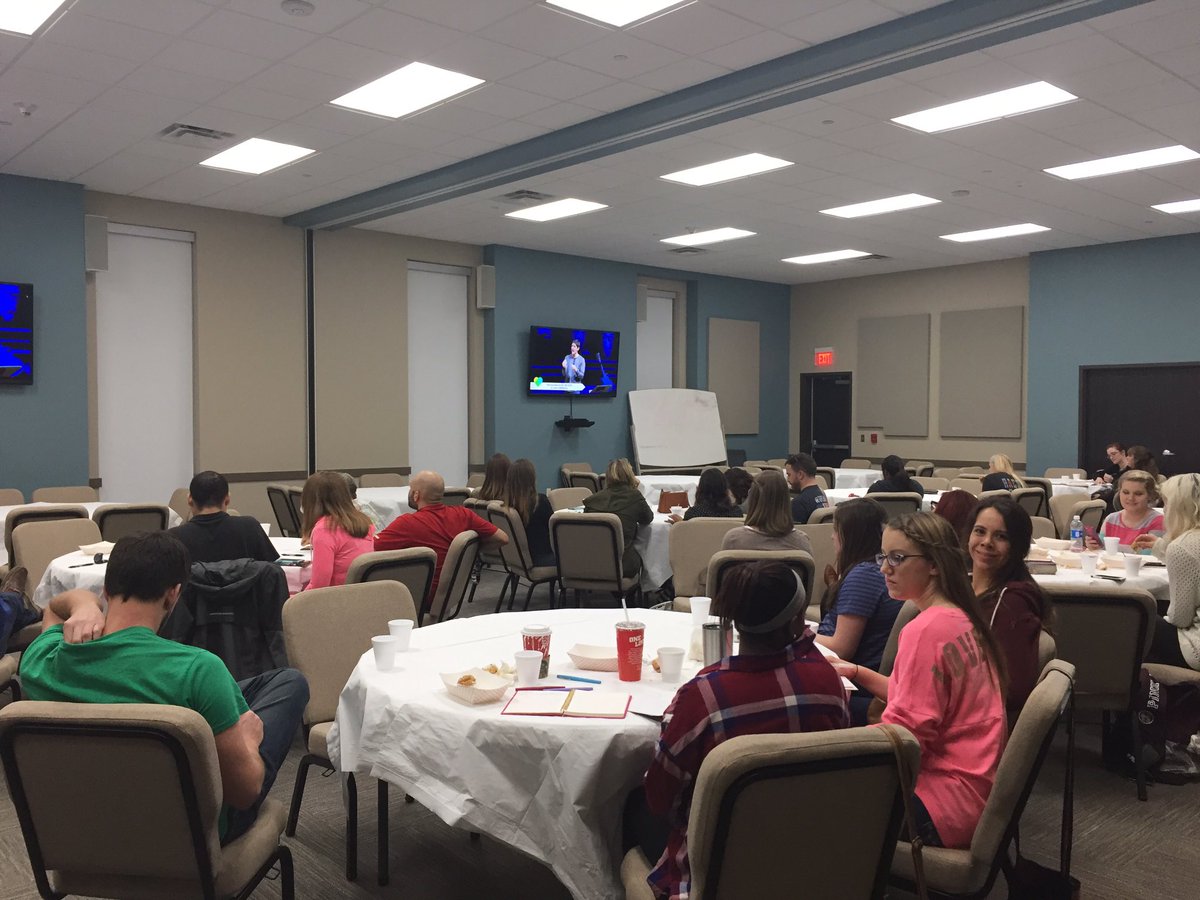 Mariah_Caitlyn's tweet photo. Mingling of souls conference! Tonight was awesome! 🙏🏼😊 #MOSDating #gracecommunitychurch https://t.co/zro7vVQzDe