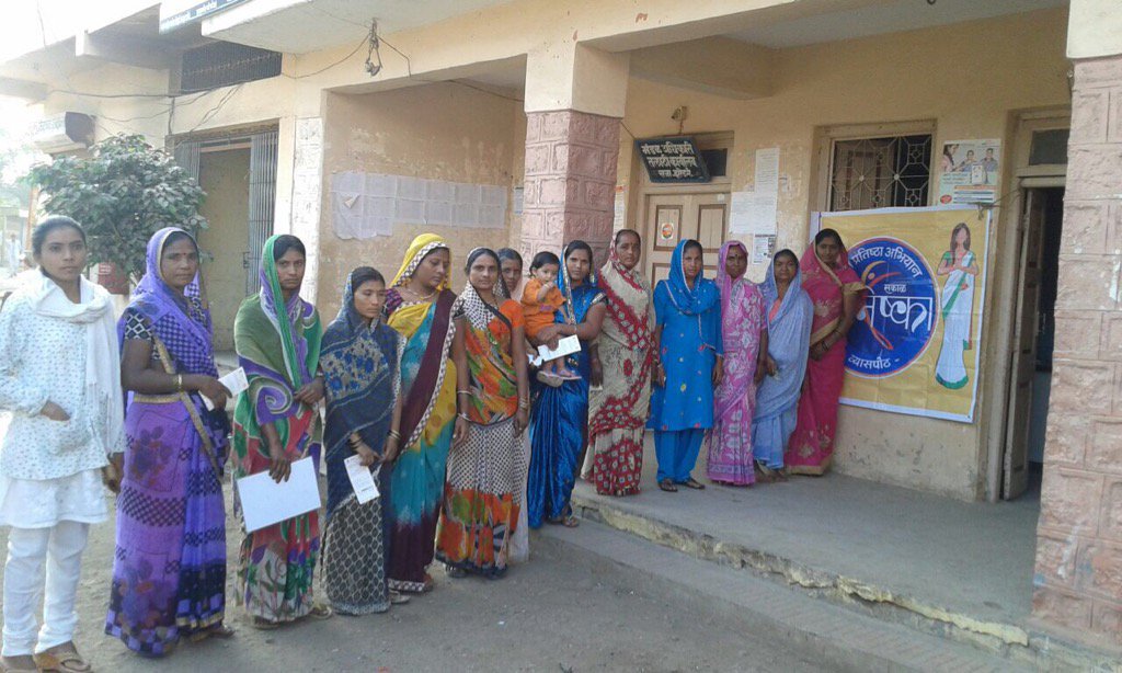 SakalMediaNews's tweet photo. #Tanishkaelection overwhelming response in chilled morning #Zodge #Malegaon #Nashik https://t.co/BuElS6vKGv