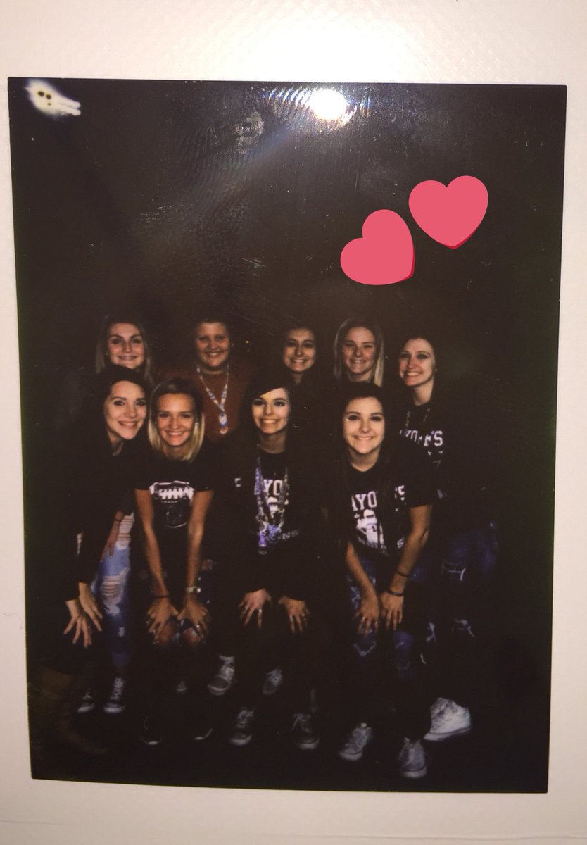 alexispcopeland's tweet photo. Absolutely blessed with a great group of friends!!! I love yalll all sooo muchπ #roundtwoplayoffs @CayleahMarieMar https://t.co/yBY5nWXHAW