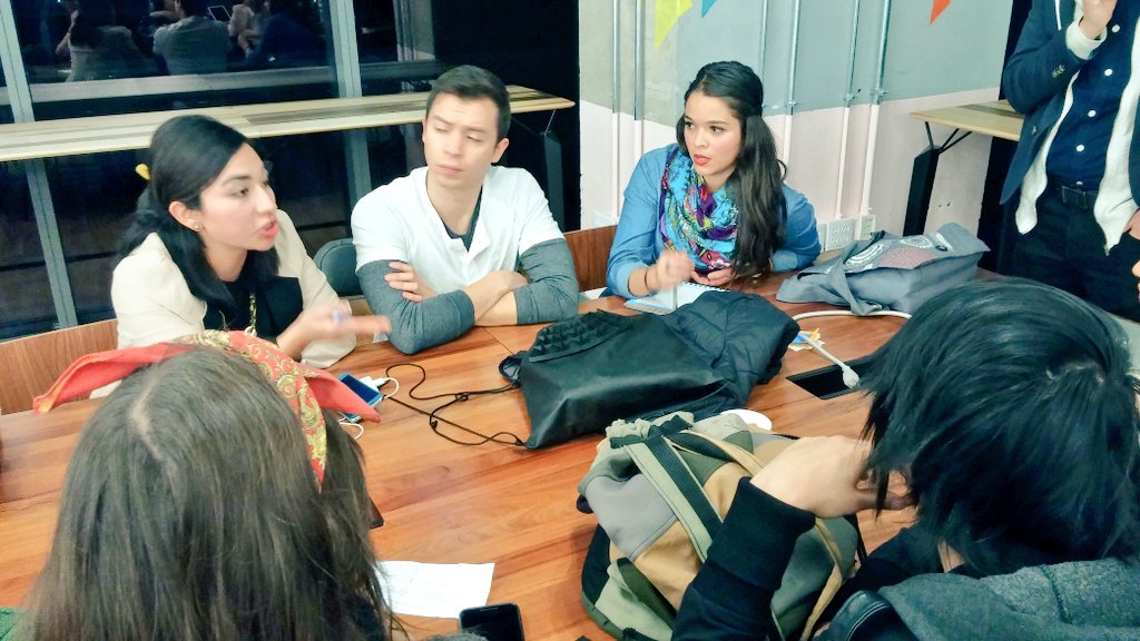 SWFashionTechMX's tweet photo. ¡Los equipos ya están formados y las ideas comienzan a cobrar vida! ❤

#GSW2016 https://t.co/uBpX0dFWvU