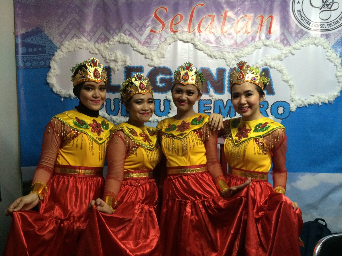 SultanforUB's tweet photo. Penari dari Sumatera Selatan. Ayo meriahkan kampung budaya 4 dan dukung terus Sultan for Brawijaya https://t.co/1nTCQCSYOz