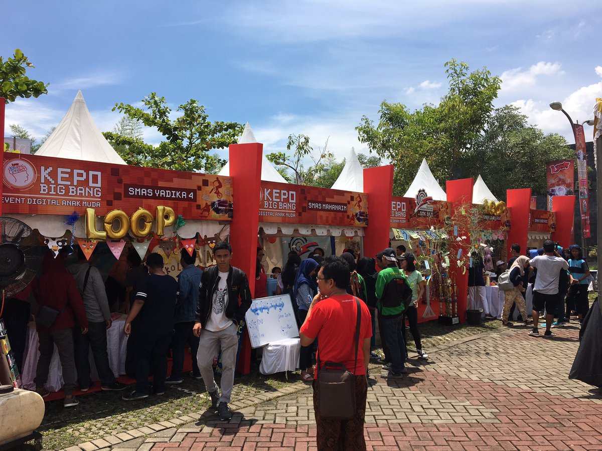 LOOP_ID's tweet photo. Yang abis aktifin dan isi saldo TCASH, yuk buruan isi perut kalian di #LOOPKePo2016 bazaar!
#LOOPKePoBekasi https://t.co/5UZi5DbiIi