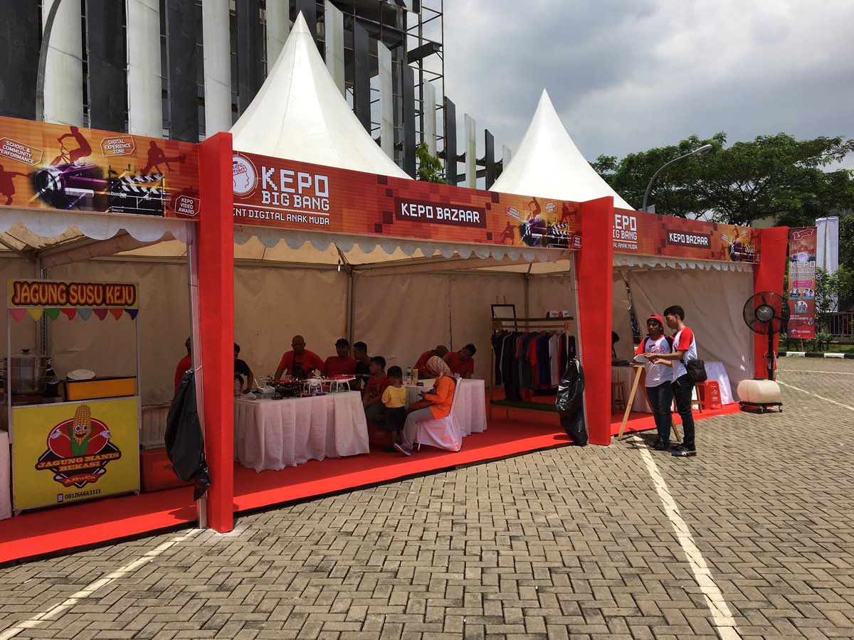 LOOP_ID's tweet photo. Yang abis aktifin dan isi saldo TCASH, yuk buruan isi perut kalian di #LOOPKePo2016 bazaar!
#LOOPKePoBekasi https://t.co/5UZi5DbiIi