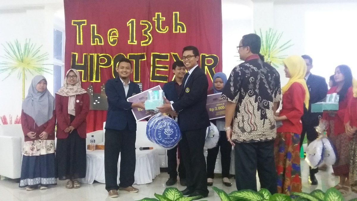 Juara 2 LKTI YEI 2016 adalag Universitas Brawijaya. Selamat yaa 😄