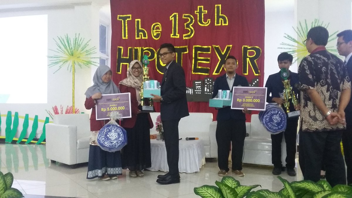 Juara 1 LKTI YEI 2015 adalah Universitas Muhammadiyah Yogyakarta tim 2. Selamat yaa 😀