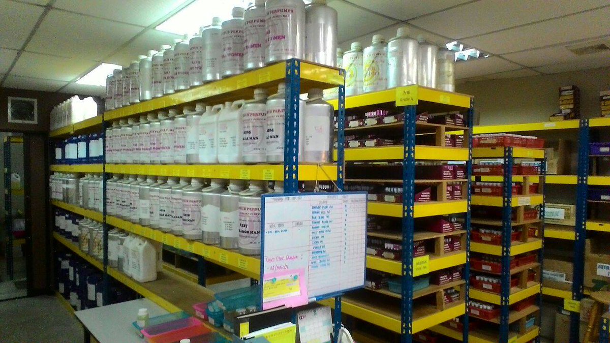 MjRehub's tweet photo. TERBAIK
=>Calet 3hari pun msih melekat bau wangi wlau baju dah dibasuh.

PAKEJ SPECIAL
*modal RM300 shj(37 botol perfumes)
*7ml,gred A https://t.co/FabGLPs5Us