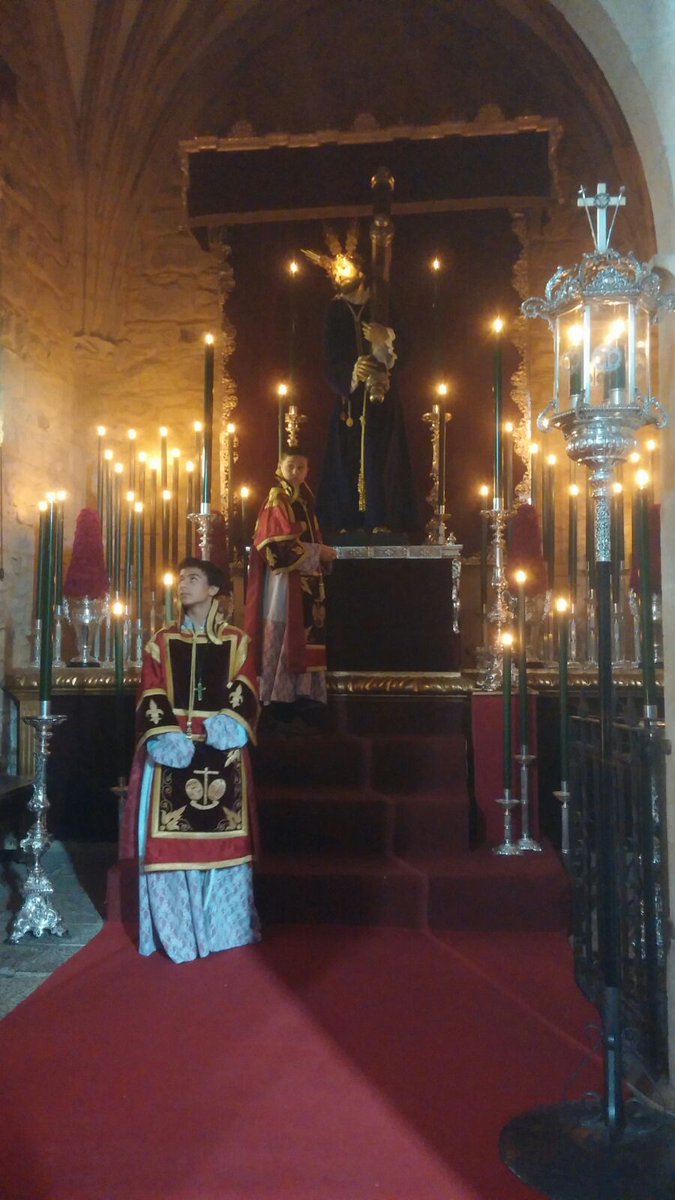 BAEZA • Así se encuentran los Titulares de la <a href="/veracruzbaeza/">Vera Cruz Baeza</a> y del <a href="/Rescate_Baeza/">El Rescate - Baeza</a> para el Besapie Magno • Fotografías: <a href="/PacoBerzosa/">Paco Berzosa</a>