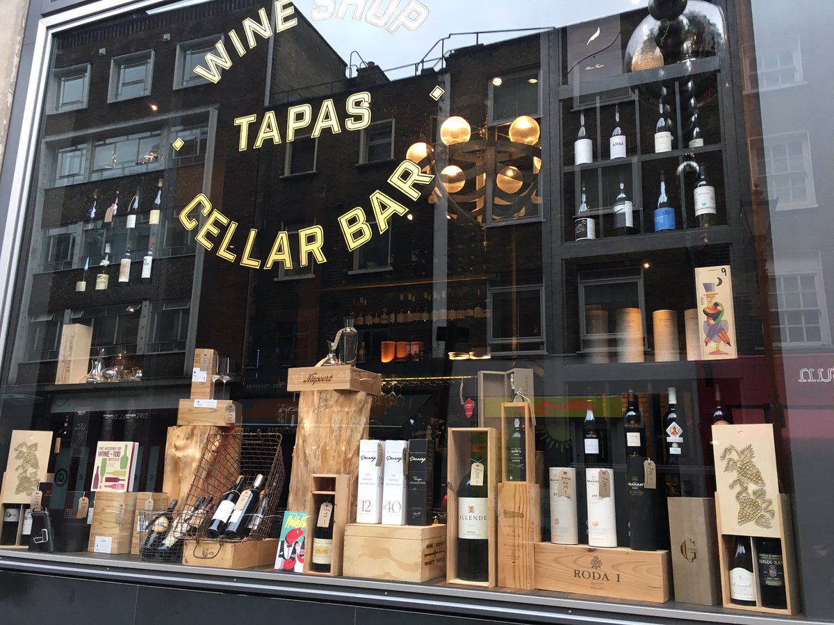 SocialWineTapas's tweet photo. #christmasshopping #giftideas #zalto #Wine #Winebooks #Cognac #port #specialboxes #Eat #shop #drink https://t.co/jG4JhUgLI1