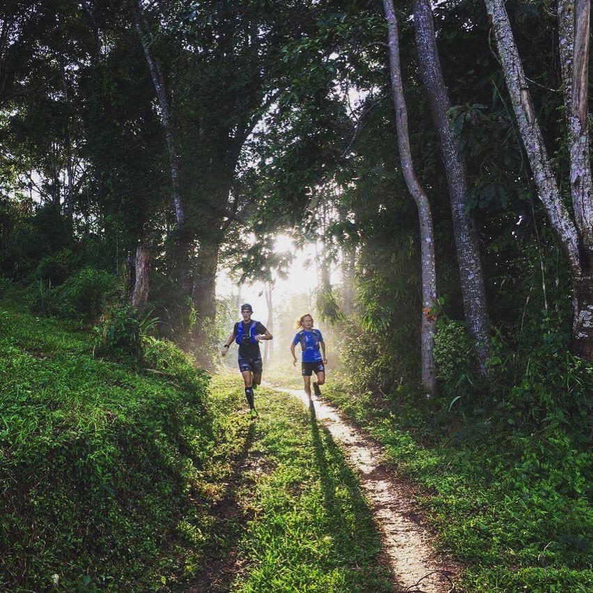 Mais d'où vient cette image de notre équipe encore en vadrouille pour <a href="/EMotionTrail/">E-Motion Trail</a> ??
<a href="/chrislesaux/">christophe le saux</a> <a href="/iRunFr/">i-Run</a> <a href="/brooksrunning/">Brooks Running 💙</a> <a href="/crosscallmobile/">Crosscall</a>