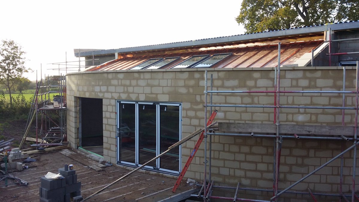 SDCSTEPHEN's tweet image. Nice detailing ready for insulation and green roof @BuiltEnviroHub @AdvantageHCI @FORCE_CW @RIBA #housebuilding