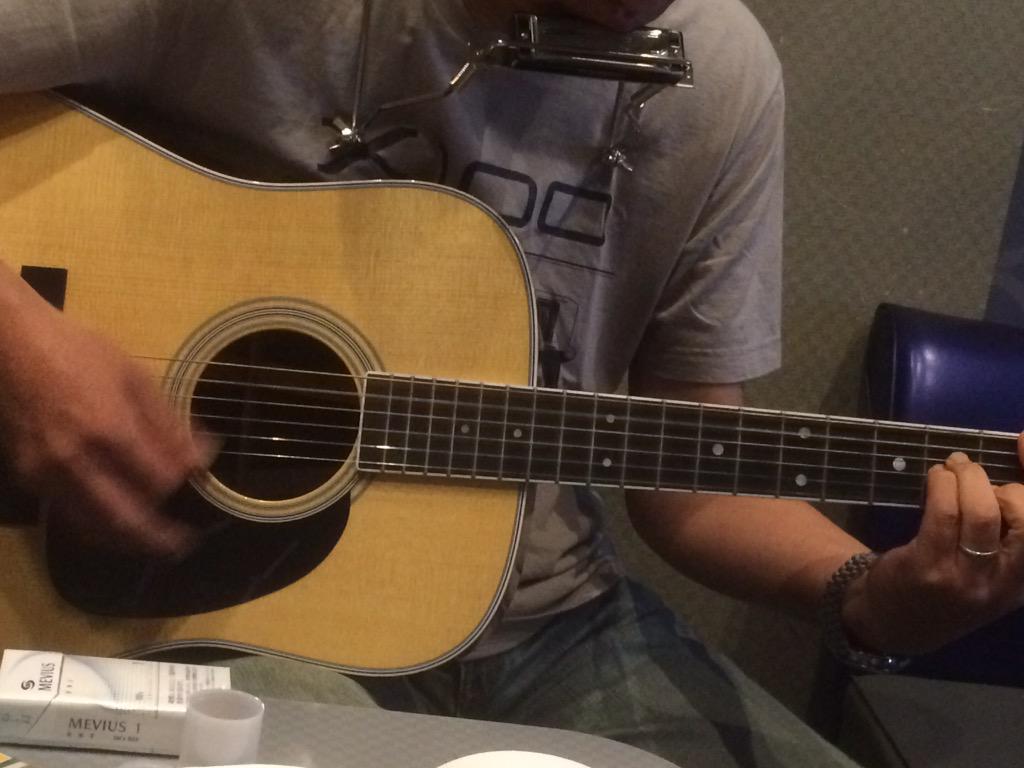 吉田拓郎 Guitar Karaoke D 35とj 45 セブンスターショーでの 弾き語りはd 35 バンドスタイルでは J 45だった スタジオ録音ではj 45はいい音するんだよと拓郎さん Ta960 吉田拓郎