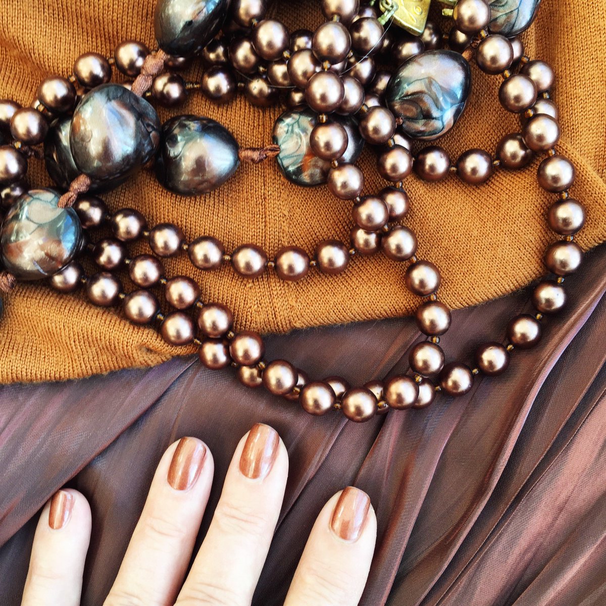 alternativeage's tweet photo. Loving my #leathersatchel #shellac #nails matching my #autumnal #clothes. A complete coincidence but a happy one.  #manicure #colorsforfall https://t.co/86XRFIR83D