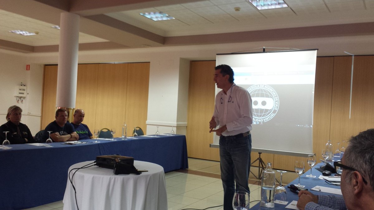 TURATLANTICA's tweet photo. Realidad virtual en nuestras agencias #IIJornadasN10 @Nivel10Viajes https://t.co/Kv6hInpmdk
