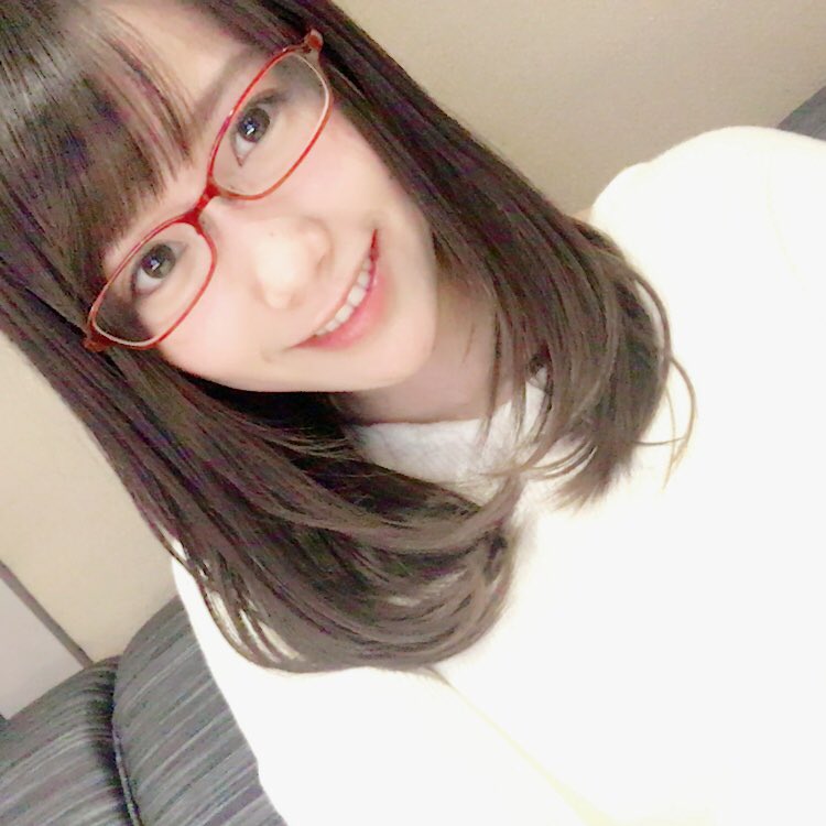 髪を巻いている可愛い加藤里保菜の画像♪