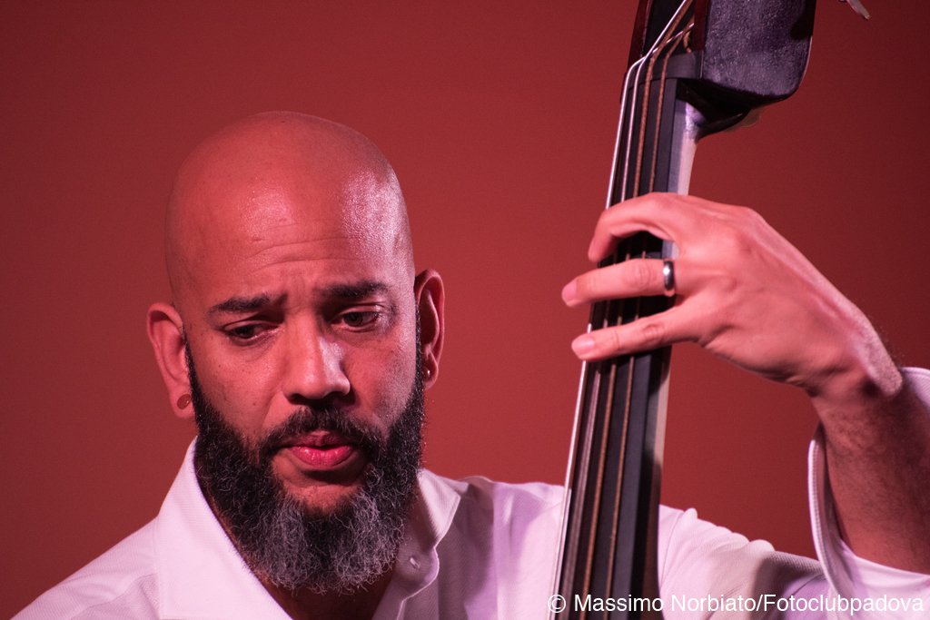 l'intenso live di @joeycalderazzo trio (con @EricRevisBass e Donald Edwards) a #padovajazz16 visto da @MassimoNorbiato per @fotoclubpadova