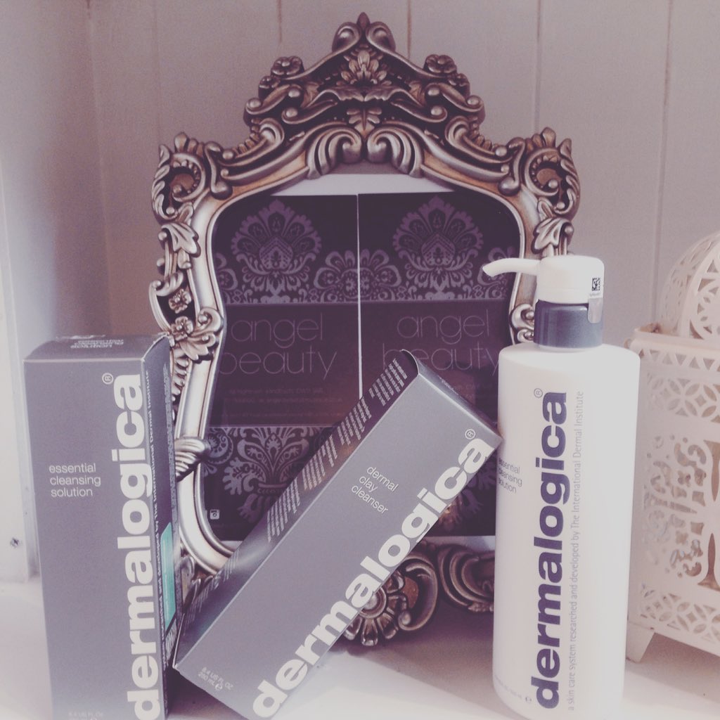 AngelBeauty07's tweet photo. @DermalogicaUK don't forget there's 20% off all Dermalogica, perfect stocking fillers! 🎅🏼🎁 @iSandbach #Dermalogica https://t.co/8tdLQaACn8