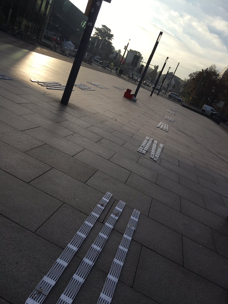 Junge_Union's tweet photo. Guten Morgen aus der JU-Weltrekordstadt #Darmstadt! Wir machen ernst! Gleich #DLR16 & der längste Zollstock der Welt! #juAzubi https://t.co/n279Xqyb69