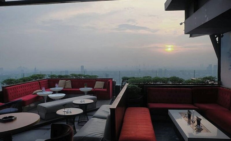 Cloud_JKT's tweet photo. #istheplace to enjoy Sunset view from Rooftop 49thFloor
Sunset Happy Hour 4pm - 8pm
Info | Rsvp
021 29922450 | 0878 80001023
#cloudlounge https://t.co/ShVicrSyXn