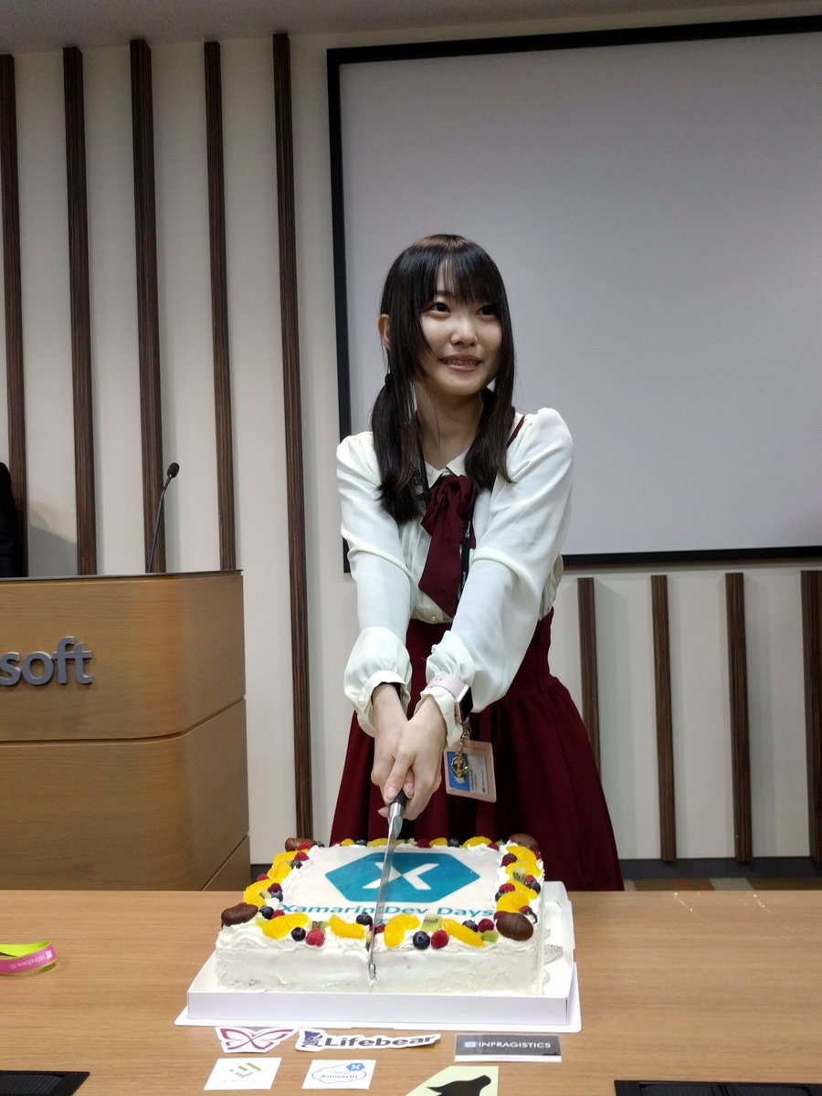 Santea3173's tweet image. ちょまどさん入刀 #JXUG #XamarinDevDays