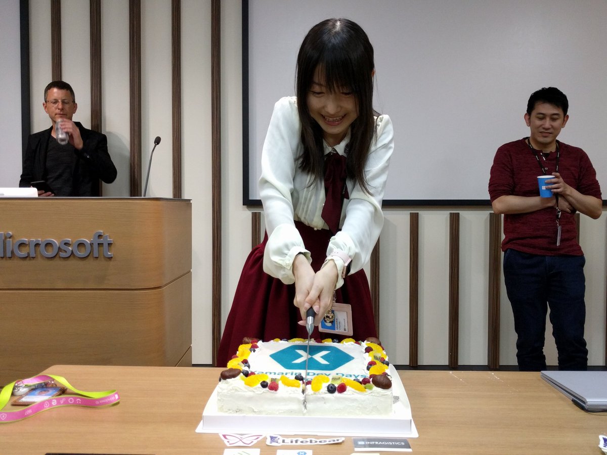 Santea3173's tweet image. ちょまどさん入刀 #JXUG #XamarinDevDays