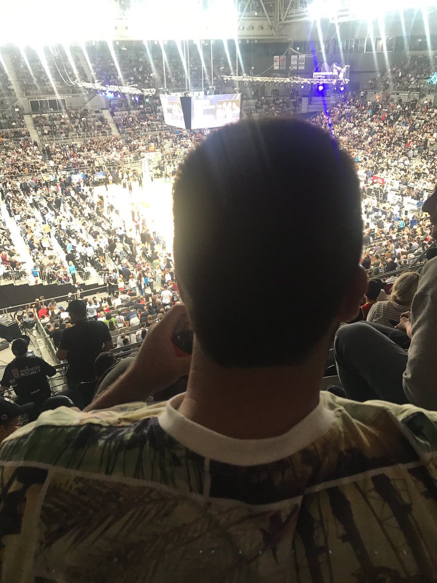 brAdRharvey's tweet photo. Can't see the court 😭@MelbUnitedHQ #WeAreMelbourne https://t.co/xBt0pzgCt8