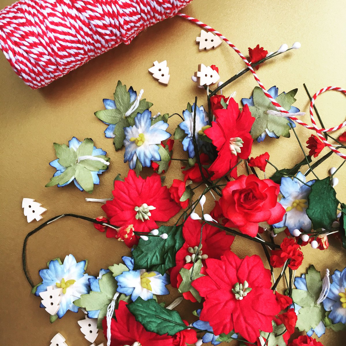 yourBridesMade's tweet photo. Getting festive today ✂️🎄who else is having a crafty saturday? #christmascrafts https://t.co/hn99W2hTjj