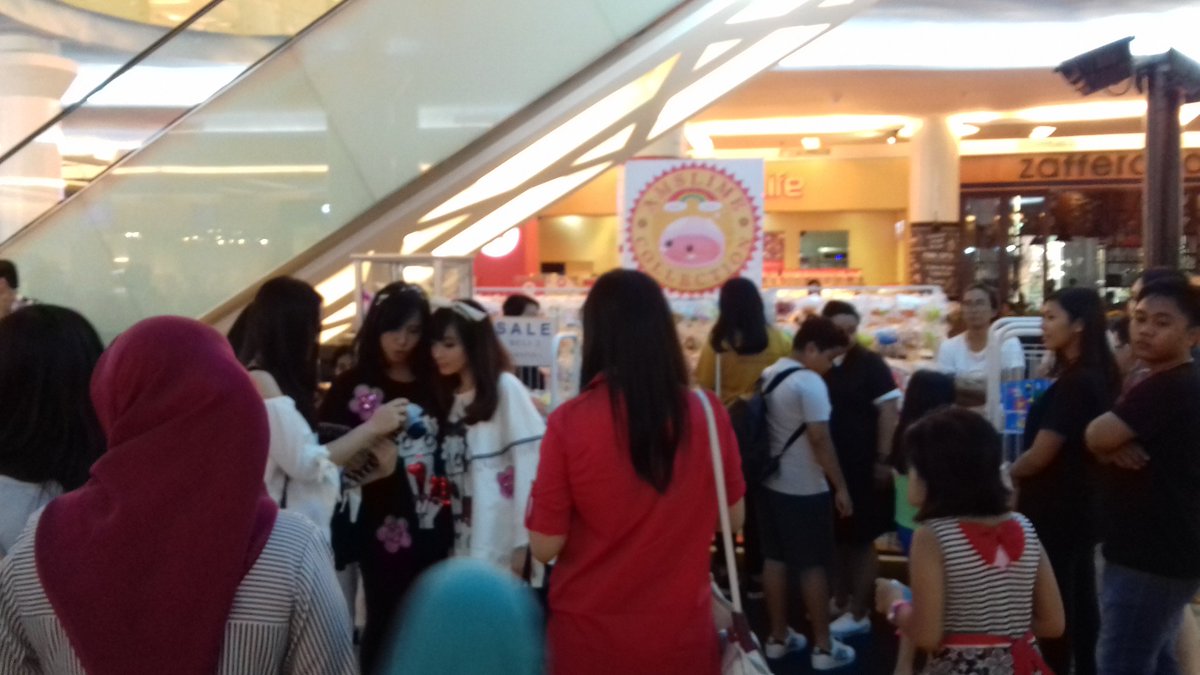 yeaayy <a href="/Cherly7uno/">Cherly juno</a> dah ada s booth ni yukk makassar merapat d Tsm