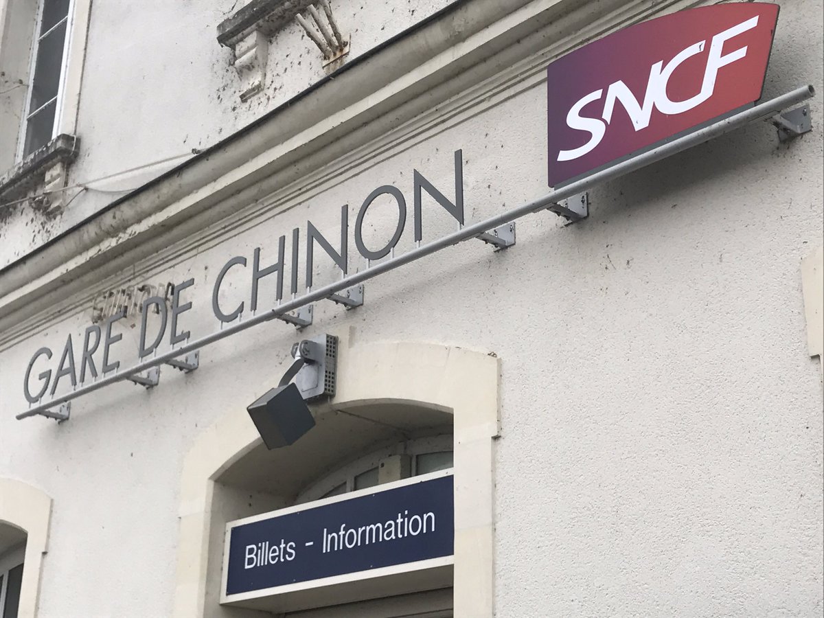duperico's tweet photo. L'ecurie de la #ReunionIsland #asexcelsior va t elle manger de l'avoine #chinon ? @coupedefrance @antennereunion #foot #outremer https://t.co/XNPlPnf7FR