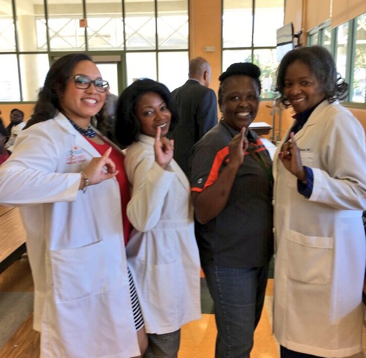 lildocd's tweet photo. @AmerMedicalAssn Great day advocating for patients w/@akasorority1908 sorors #TamikaCross @nlj57 #AMAmtg #ThisIsWhatADoctorLooksLike #DBTS https://t.co/KNrrRfgpPk
