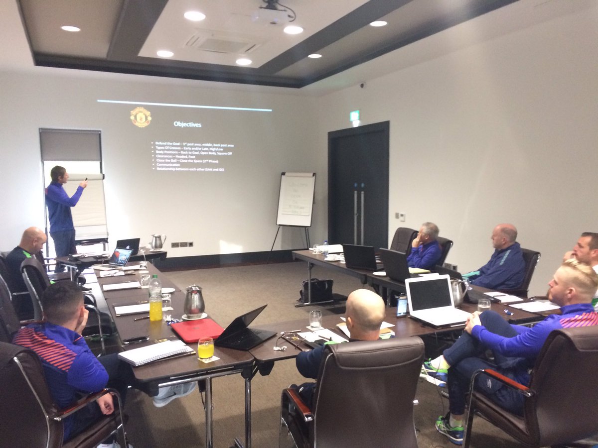 Keepingskills's tweet photo. @NiallORegan29 @FotaIsland @FAICoachEd @FAIreland Alan Fettis  kicking off the Micro Group Presentation on UEFA GK A Licence. https://t.co/aSmPX9Nqmc