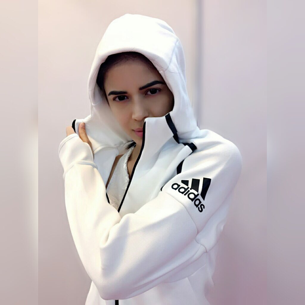 harrysuch's tweet photo. Flaunting #adidas #Hoodie  #ZNE #FindFocus #ZeroNegativeEnergy #adidaswomen #White  #LoveIt ❤️❤️❤️ https://t.co/cNHiJeAdeR
