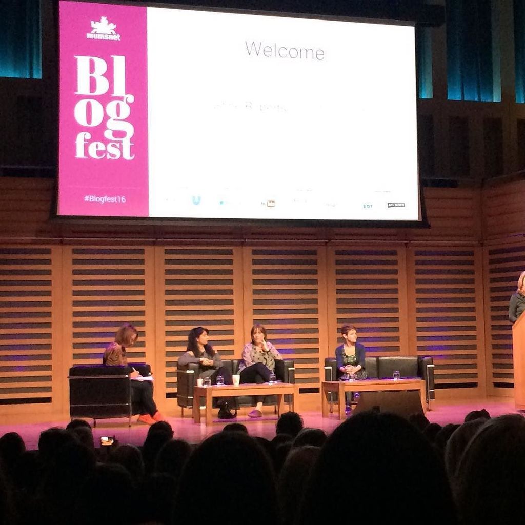 stephblake_xo's tweet photo. #Blogfest16 really enjoying the session- Women Online. Feeling inspired and definitely tic… https://t.co/cgxOhuWfyM https://t.co/aSKe6ensrE
