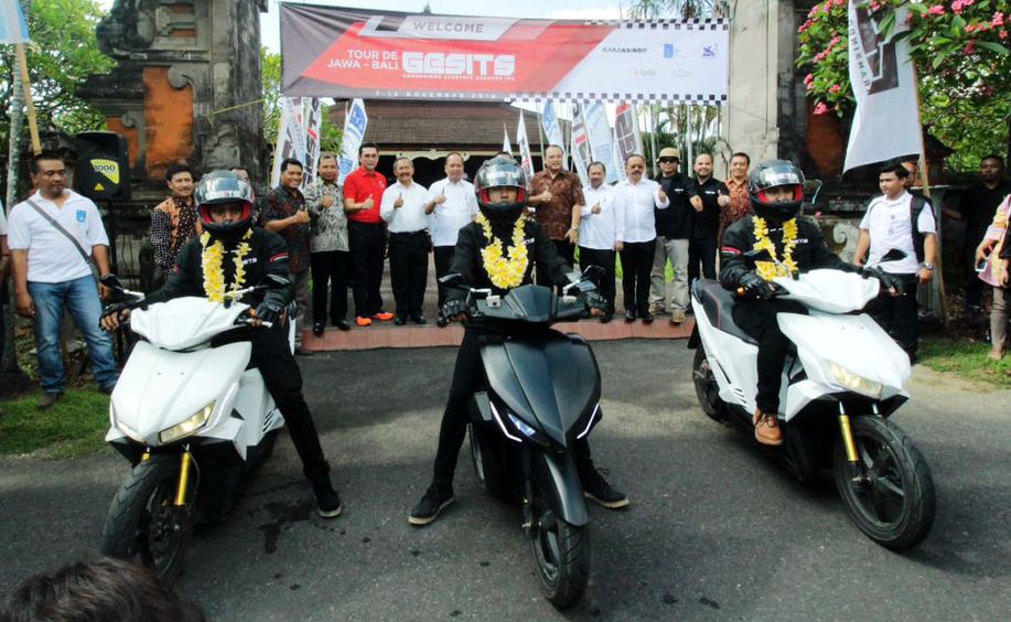 detikcom's tweet photo. #MostPopular Motor Listrik Gesits Tiba di Bali https://t.co/sqdbYPrX7w via @detikOto https://t.co/rFufyWRNkw