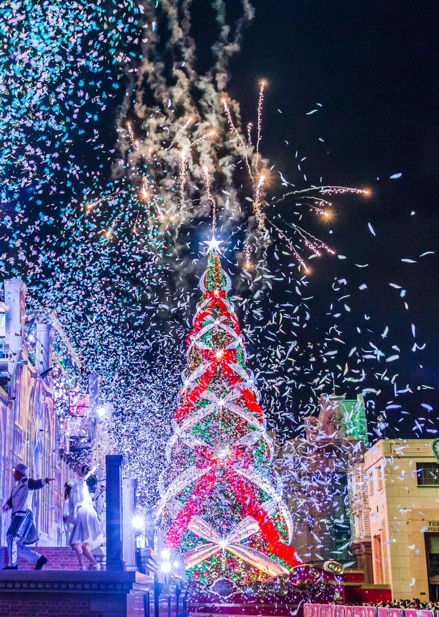 かけがわ まこと Auf Twitter 今年が最後だからクリスマスツリーの点灯式見てきたけど紙吹雪と花火のコラボは凄かった Usj Usjラストツリー ユニバーサルスタジオジャパン クリスマス 写真好きな人と繋がりたい