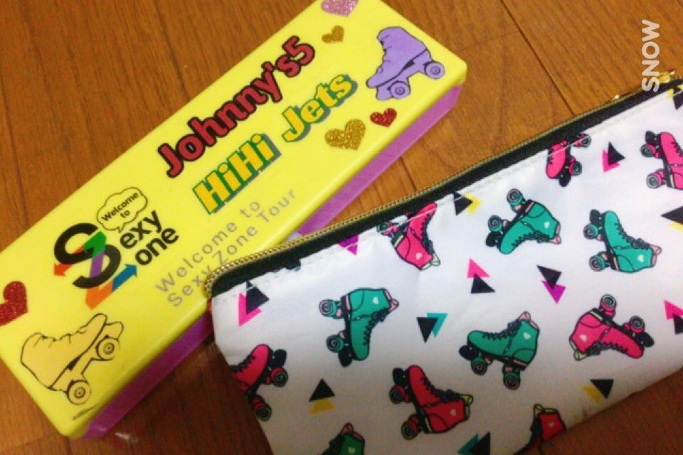 Jetなdoする みったん My ペンケース Hihijetsとセクゾでいっぱいw いや 引かないで でも見た目は ジャニヲタじゃないと意味わからないよね 中もジャニーズいーぱい ローラーのペンケースとセットで使ってる こんな筆箱でも引かないよって人rt
