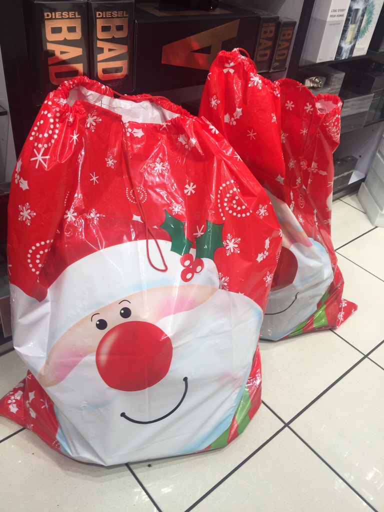 kayleighjwhite's tweet photo. Free gift from Santa's sack when you spend £40 @ThePerfumeShop @RoyalPriorsSC don't forget we have 20% off your second item too 🎅🏼 https://t.co/Q1U8xc0QLp