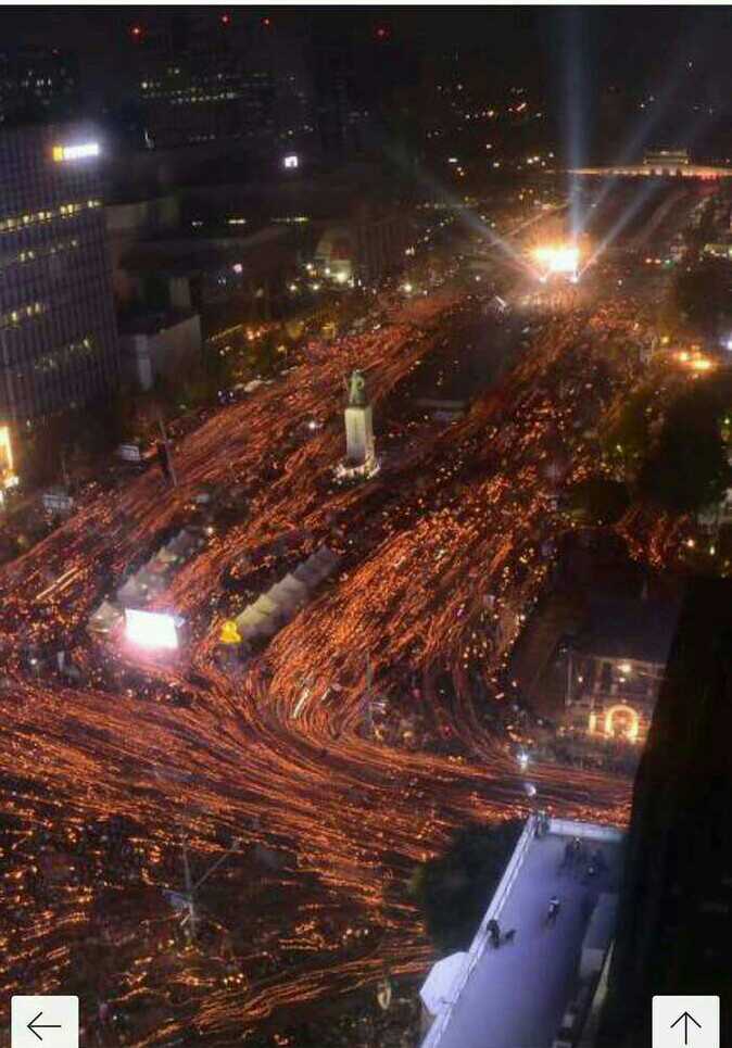 대한민국 임시 휴업!!!
좌표를 잃은 대한민국!!!
고통에 흐느끼는 대한민국!!!
개돼지라 불리웠던 주인들이 분노와 행동으로 자리를 찾아가고 있습니다.