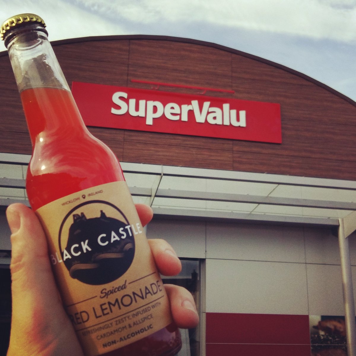 _BLACKCASTLE_'s tweet photo. Sampling day in Supervalu Bray. Come over and have a taste! @SuperValuIRL #craftsoda #foodacademy #redlemonade #gingerbeer #bramblesting https://t.co/k2yJT1v5p1