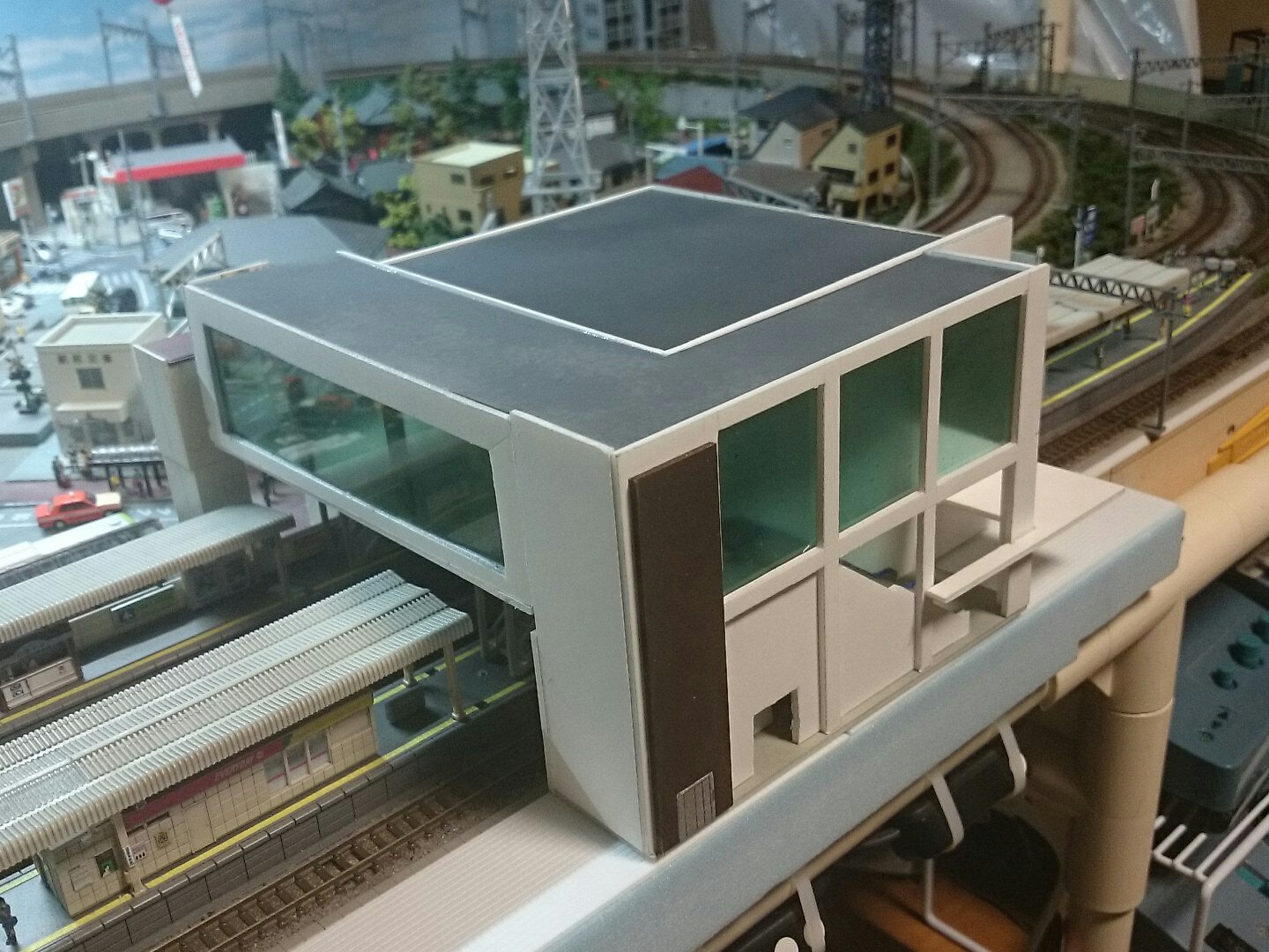 フラトレ 鉄 自作橋上駅舎 一気に作ってしまった 構想図とちょっと違うけど形にはなったかな 反対側出口は未完成だけどkato駅舎の階段を流用予定
