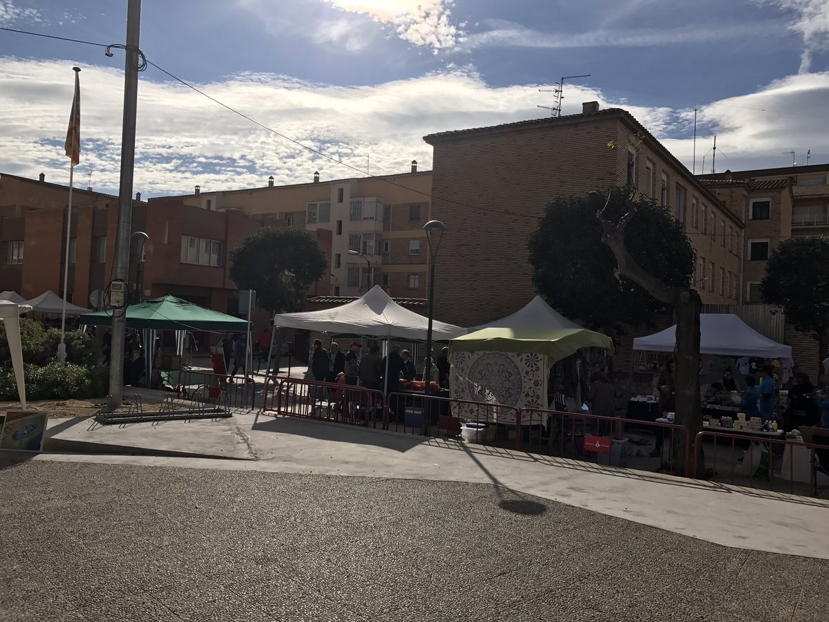maneldelavega's tweet photo. Passejada inaugural de la Fira de Tardor i Festa dels Tres Tombs a Ferreries amb @ERoigM i @Anna_Rg3 #Tortosa https://t.co/B9J4OXBKjx