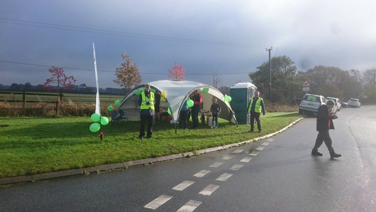 CP3 bathed in sunshine! What rain....  All forgotten!