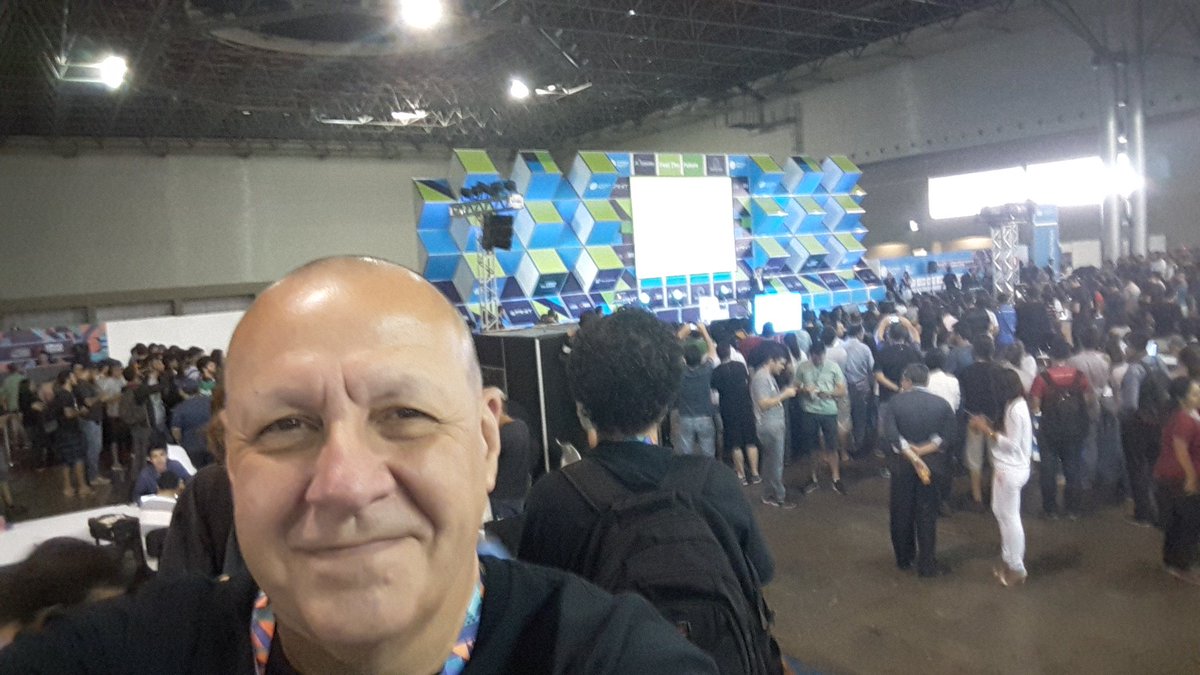 dado_schneider's tweet image. Hello, #CPuai
#CampusPartyBH

Dado&apos;s inda house !