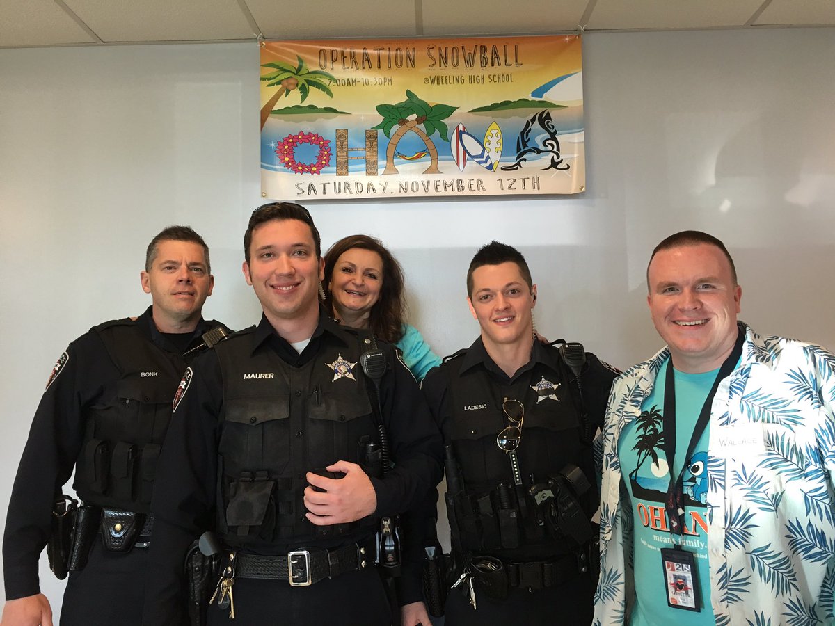 Wheeling police are chilling with @Snowball2016WHS <a href="/Wheeling_Cats/">Wheeling High School</a> with #ohanaWHS