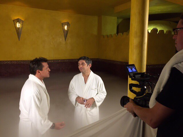 Cyrilhanouna's tweet image. Ils chanteront comme ils ne pouvaient  l'imaginer . . . Comme jamais 😂😂😂😂 #chantezcommejamais #darka rdv mercredi 🎉