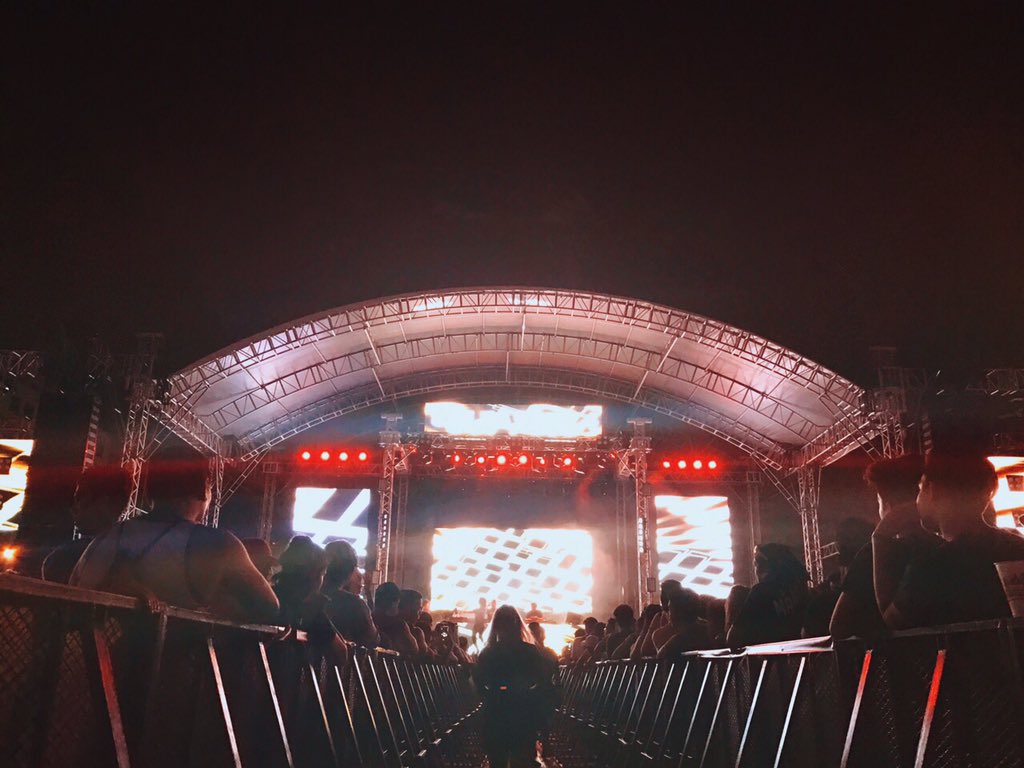 enjoyGLOBE's tweet image. These guys got no chill tonight at #GlobeUnleashed! ✌️