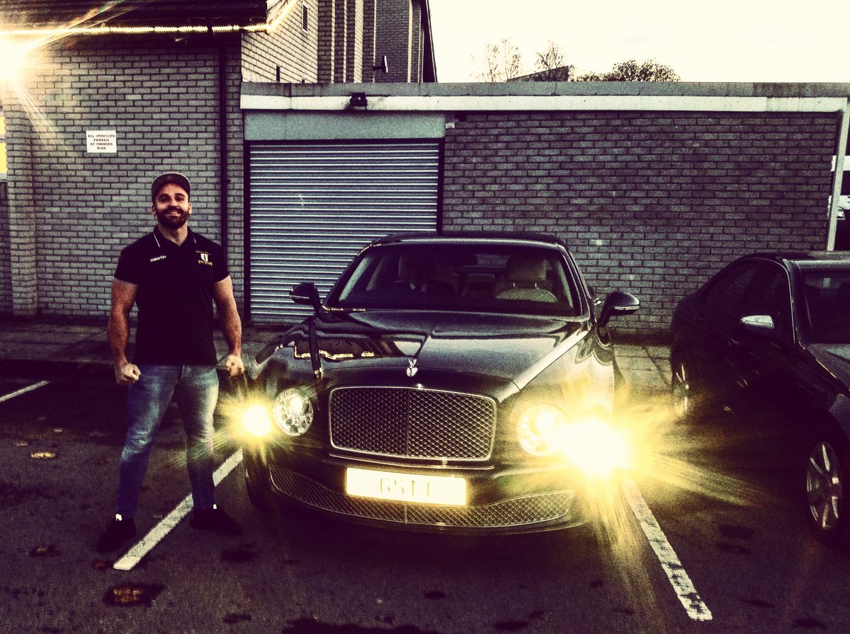 kyleFromPyle's tweet photo. Good luck to Legend @TheNotoriousMMA @UFCEspanol from the man NOTORIOUS @PinchesArron   #BentleyCrew#SuckMyBigIrishBalls#weDontGiveaFuckk! https://t.co/bSvuare0Mp