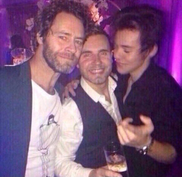 rpgplm's tweet image. — Harry styles. 
— sean baker.
— 21ans.
— bi.