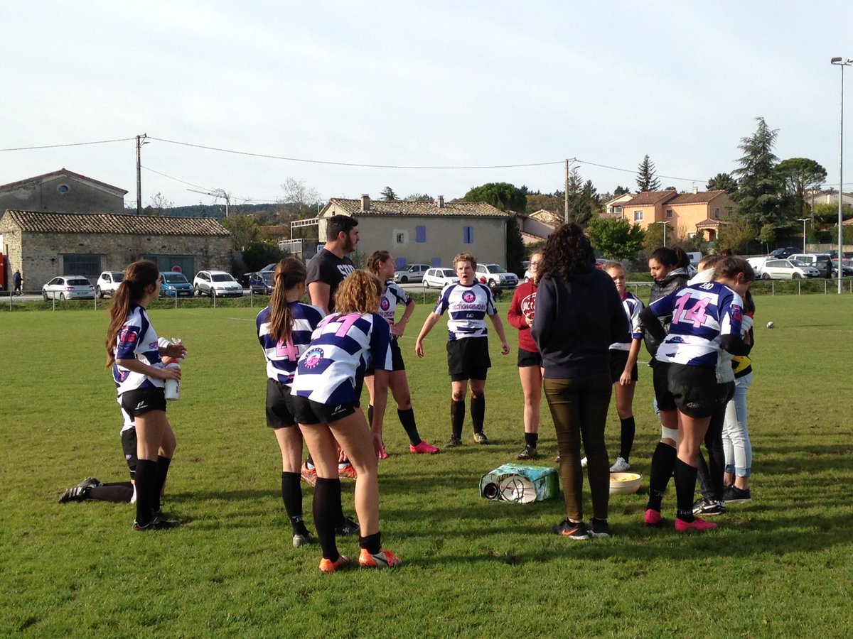 Ovalines's tweet photo. Les cadettes jouent aujourd'hui à ripotier #Aubenas #Ardèche https://t.co/cKsLX2jhYG